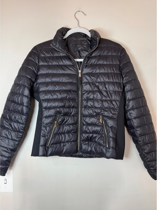 Love Tree Jackets & Blazers - Love Tree Women's Medium Black Quilted Nylon Puffer Jacket with Gold Zippers.